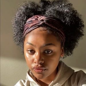 Meet your Posher, Amaya